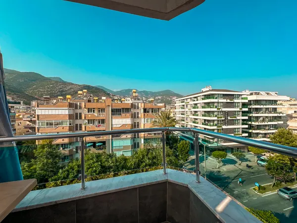 Kalustettu 3+1 asunto meren rannalla Cleopatra-alueella, Alanya Center