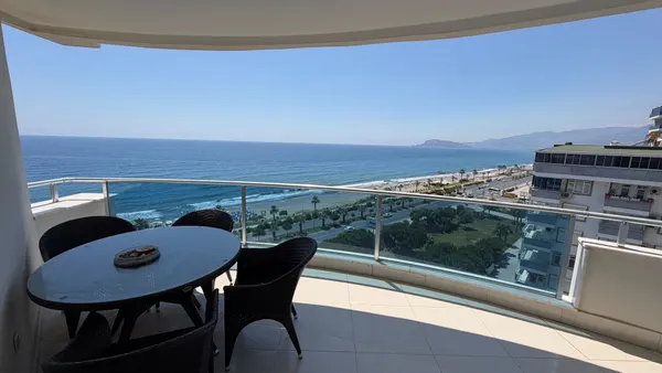 Geräumige 2+1 Wohnung in YEKTA QUEEN, Mahmutlar, direkt am Meer, Mahmutlar