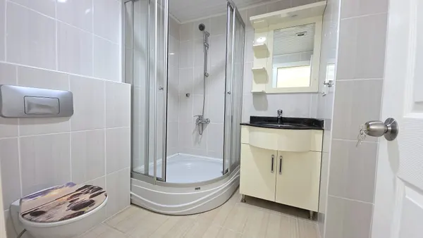 Foto von: Geräumige möblierte 2+1 Wohnung in Oba Crown Resort 1, Oba, Oba (11)
