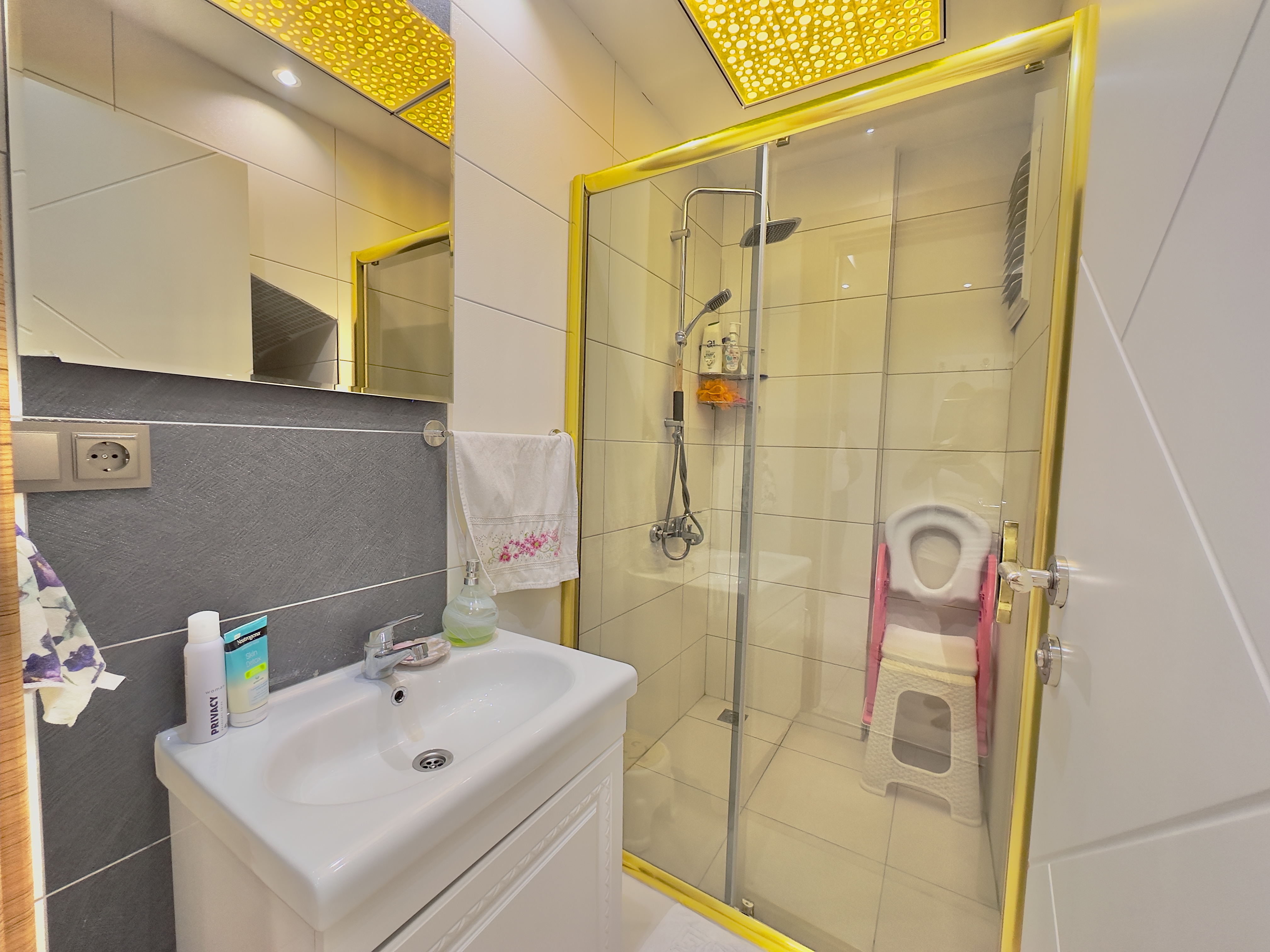 تصویر: دوبلکس مبله 5+1 در مجتمع Altıntaş Apt.، اوبا, Oba (10)