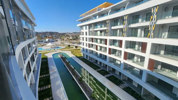 Fotoğraf: Azura World'de Havuz Manzaralı Geniş 2+1 Daire, Turkler (14)