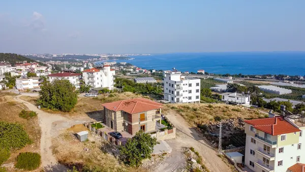 Luksuriøs Taş Villa Sumaklı i İncekum med hav- og fjellutsikt, Incekum