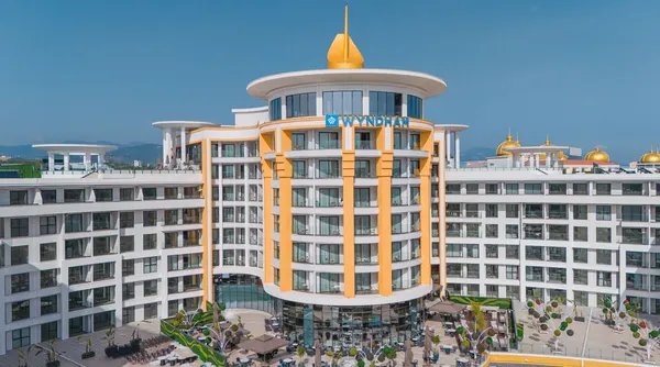 Apartament spațios 2+1 în Azura World cu vedere la piscină, Turkler