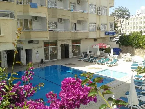 Foto von: Möblierte 1+1 Wohnung in Tosmur, 50 m vom Meer, Alanya, Tosmur (2)