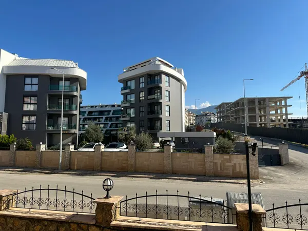 Romslig 2+1 leilighet i Oasis Residence med bassenger i Oba, Oba