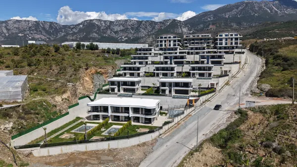 Foto von: Villa 8+1 in Torus Silence, Kargıcak, geeignet für die Staatsbürgerschaft, Kargicak (12)