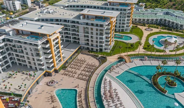 Fotoğraf: Azura World'de Havuz Manzaralı Geniş 2+1 Daire, Turkler (15)