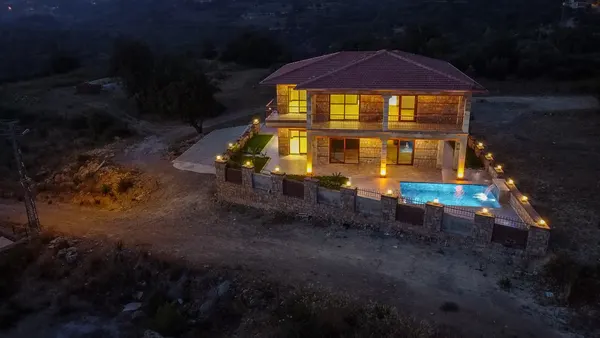 Bilde av: Luksuriøs Taş Villa Sumaklı i İncekum med hav- og fjellutsikt, Incekum (2)