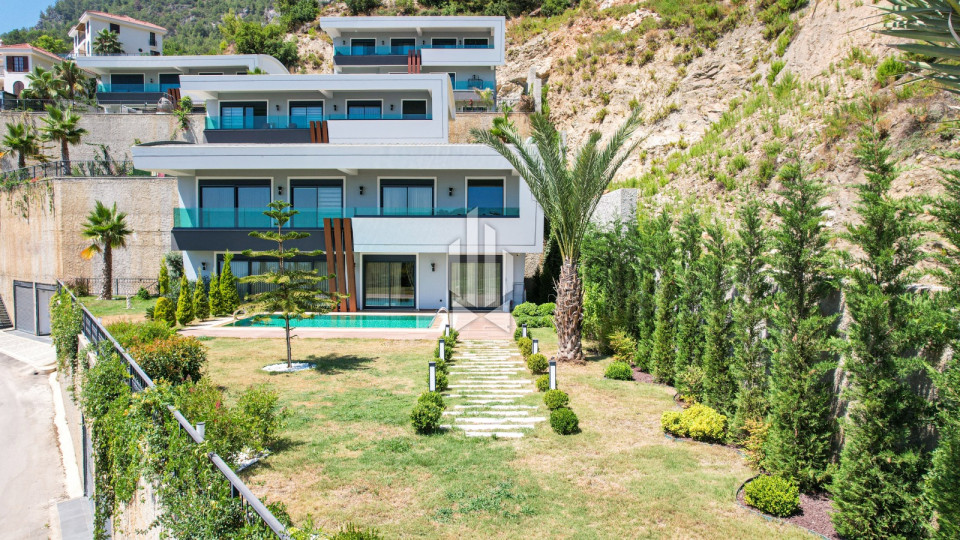 Luxury villa in an exclusive complex in the most prestigious area 2