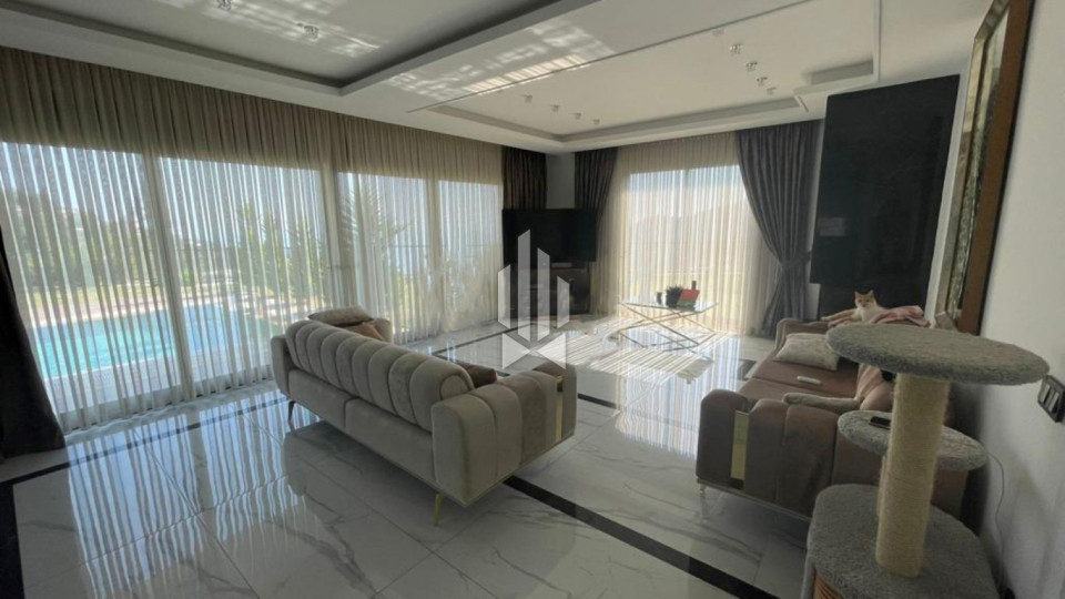 Luxury villa in an exclusive complex in the most prestigious area 16