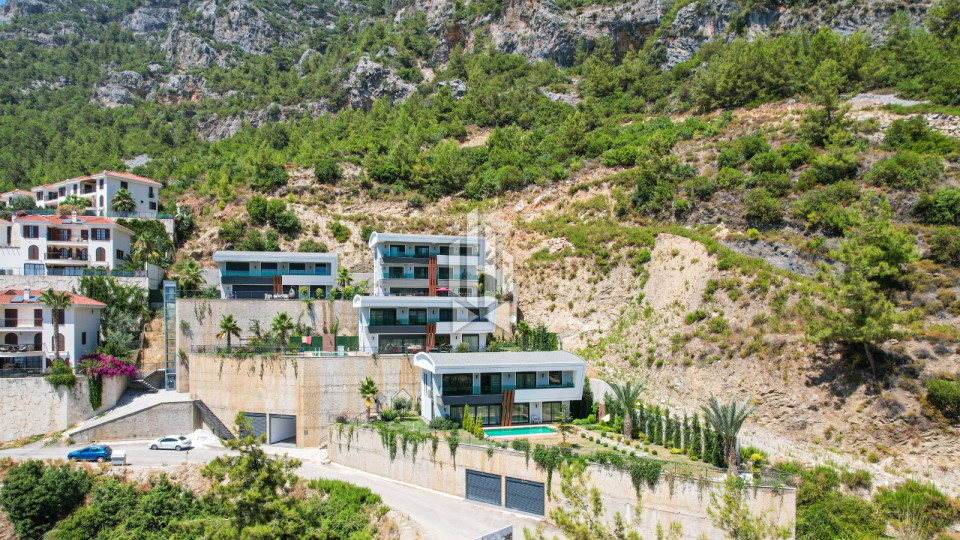 Luxury villa in an exclusive complex in the most prestigious area 28