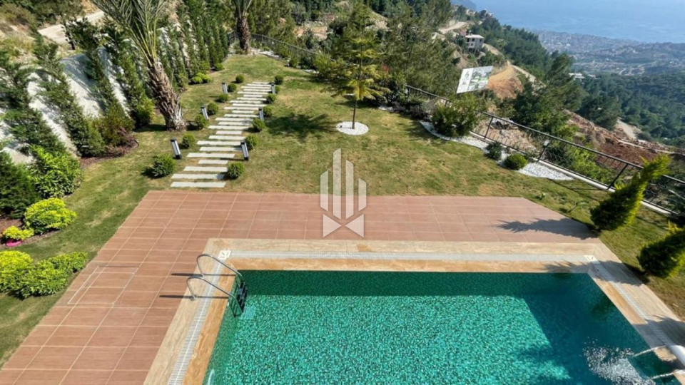 Luxury villa in an exclusive complex in the most prestigious area 30