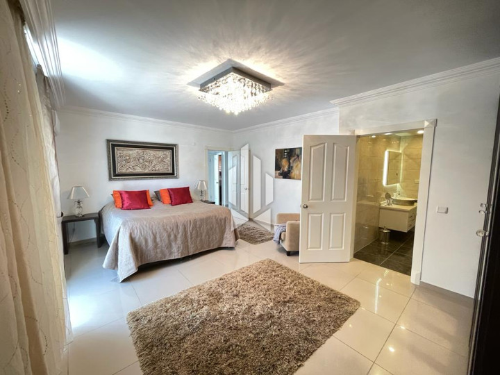 Дуплекс-апартаменты в Махмутларе с трьмя спальнями и панорамным видом на море. 22