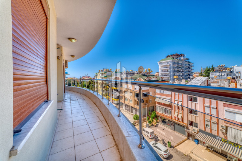 Spacious 4+1 apartment in the heart of Alanya: comfort and luxury in the city center! 8