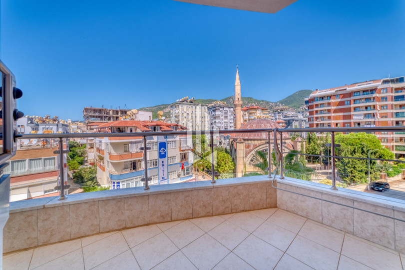 Spacious 4+1 apartment in the heart of Alanya: comfort and luxury in the city center! 11