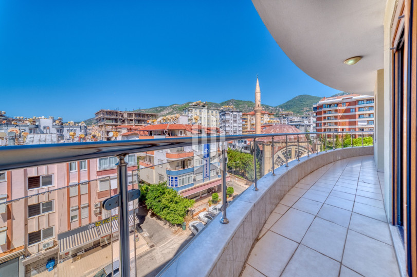 Spacious 4+1 apartment in the heart of Alanya: comfort and luxury in the city center! 35