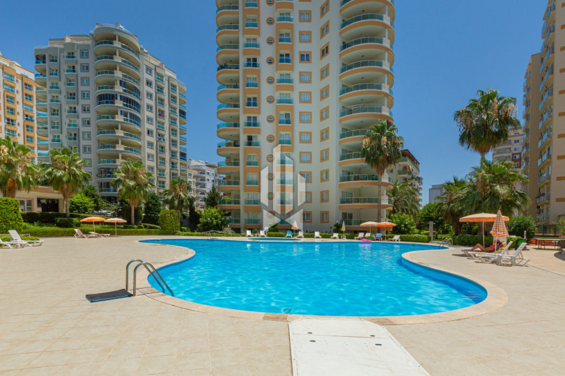 For sale a cozy furnished 1+1 apartment with a rich infrastructure complex in Alanya, Mahmutlar 1