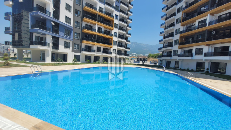 Modern 1+1 apartments in a residential complex with a swimming pool, Mahmutlar 12