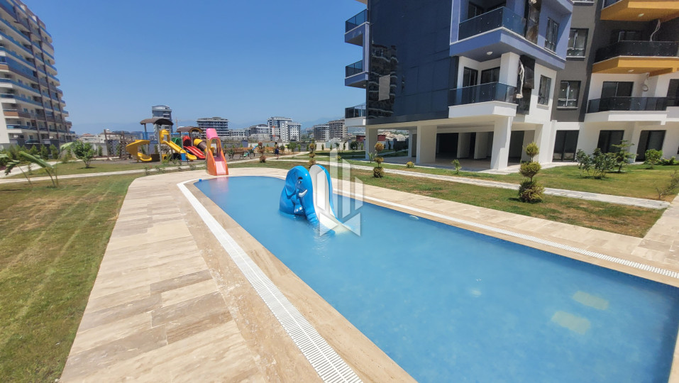 1+1 apartment for rent in a premium class complex, Mahmutlar 12