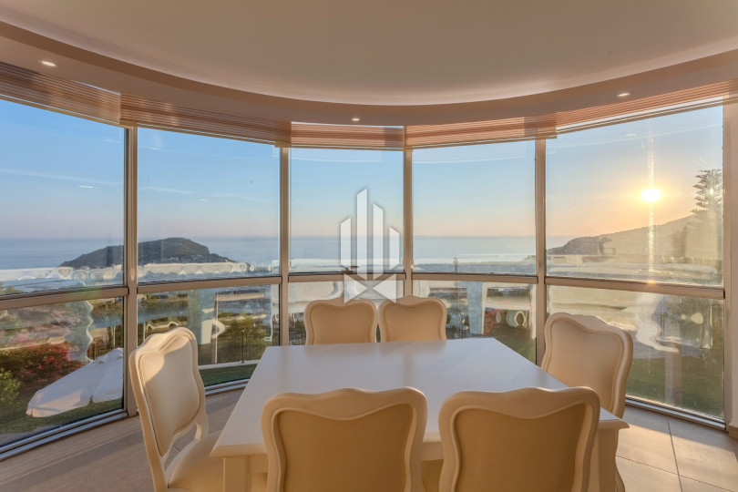 Отдельно стоящая триплекс-вилла 5+2 с панорамным видом на море и крепость в Бекташ 7