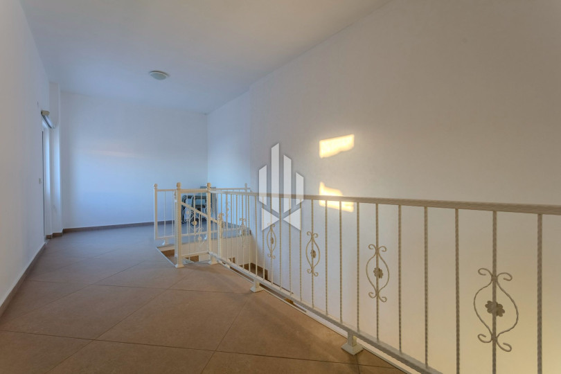 Отдельно стоящая триплекс-вилла 5+2 с панорамным видом на море и крепость в Бекташ 16