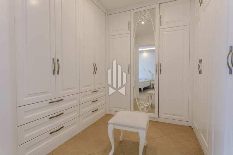 Отдельно стоящая триплекс-вилла 5+2 с панорамным видом на море и крепость в Бекташ 22