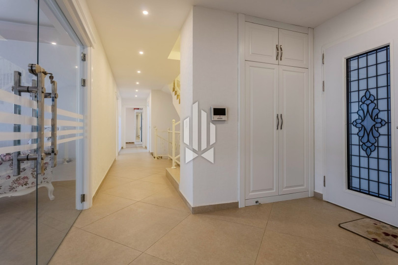 Отдельно стоящая триплекс-вилла 5+2 с панорамным видом на море и крепость в Бекташ 58