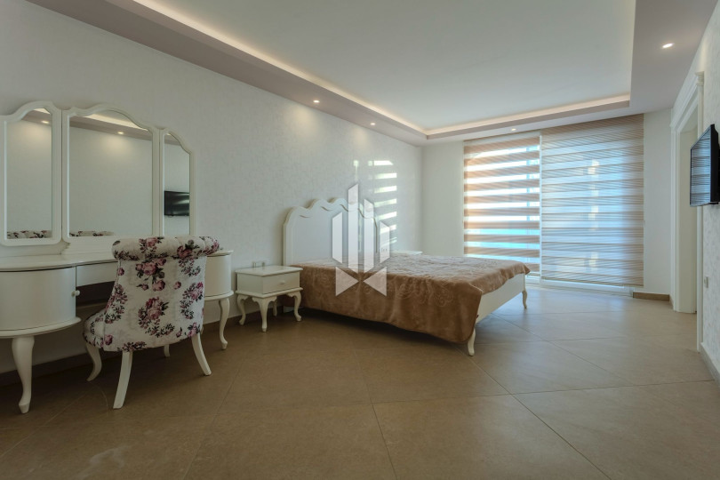 Отдельно стоящая триплекс-вилла 5+2 с панорамным видом на море и крепость в Бекташ 69