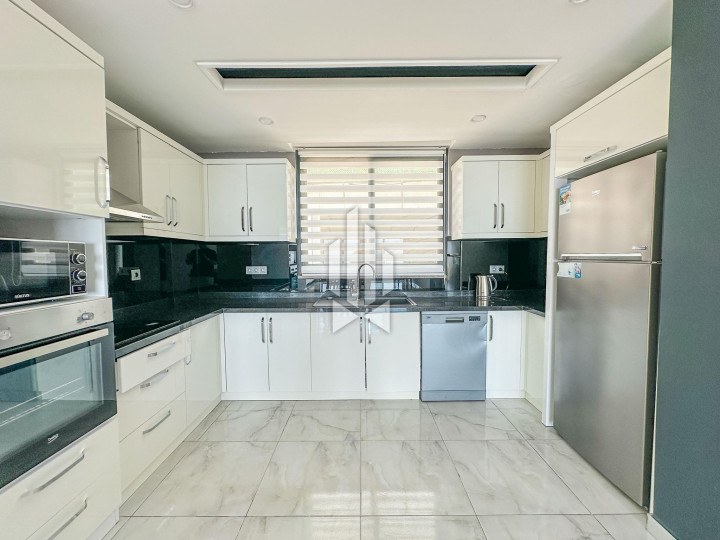 Дуплекс-вилла 5+1 с панорамным видом на море и крепость в районе Тепе 22