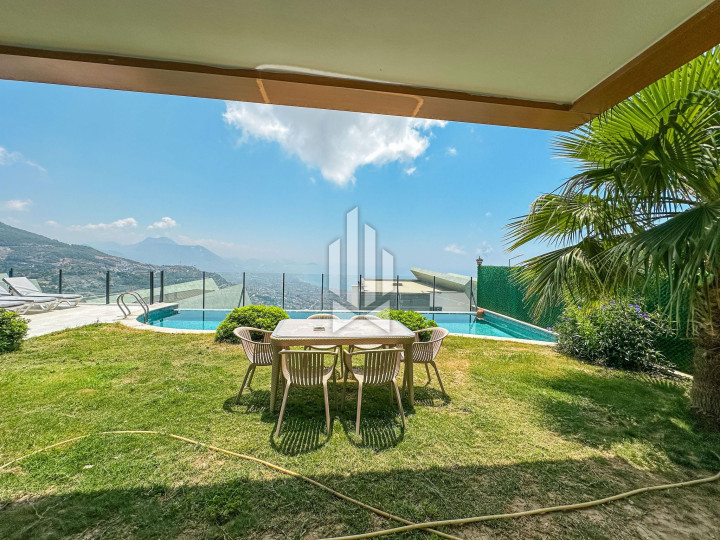 Дуплекс-вилла 5+1 с панорамным видом на море и крепость в районе Тепе 23