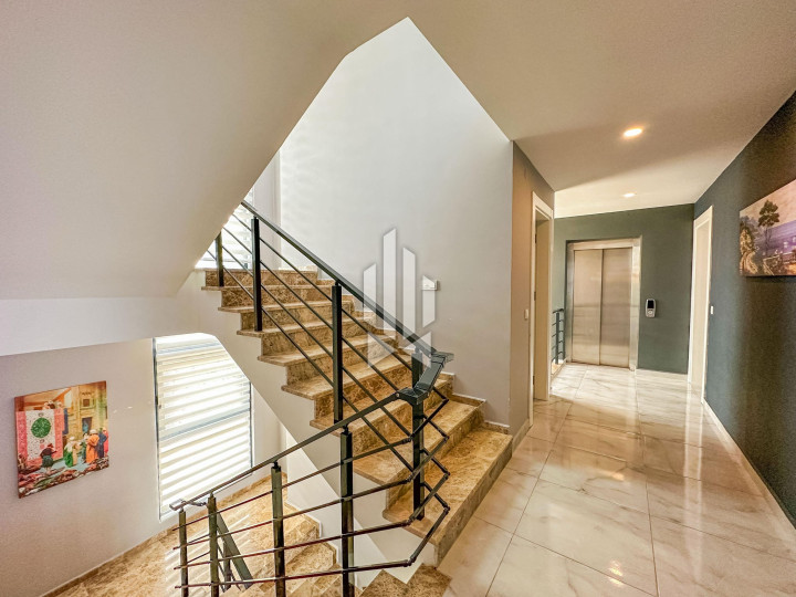 Дуплекс-вилла 5+1 с панорамным видом на море и крепость в районе Тепе 30