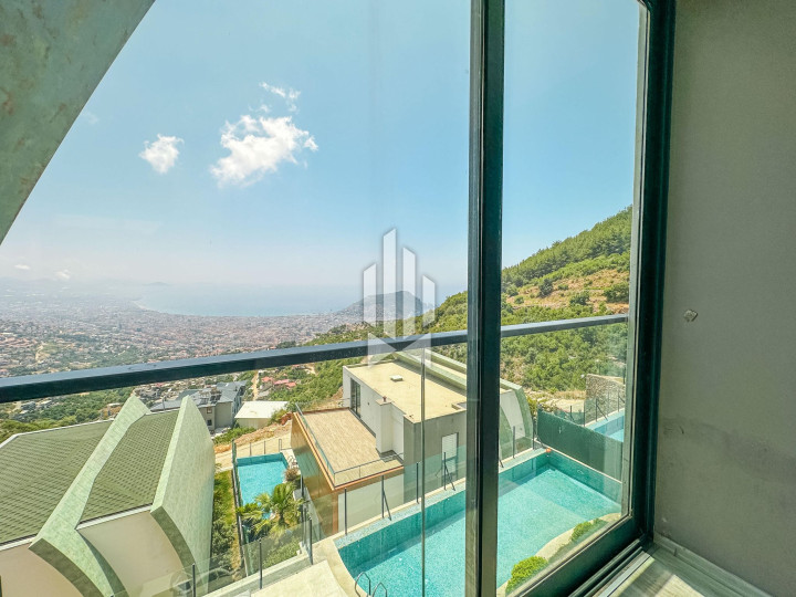 Дуплекс-вилла 5+1 с панорамным видом на море и крепость в районе Тепе 41