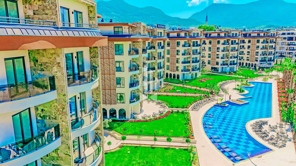 1+1 в Оба | 2025 год | Вид на бассейн 1